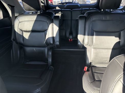 Used 2022 Ford Explorer XLT w/ Equipment Group 202A image 23