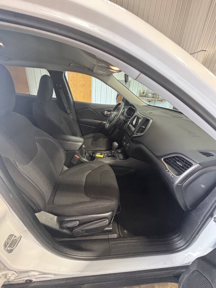 Used 2019 Jeep Cherokee Latitude w/ Popular Appearance Group AWD/4WD image 5