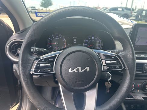 Used 2023 Kia Forte LXS FWD image 7