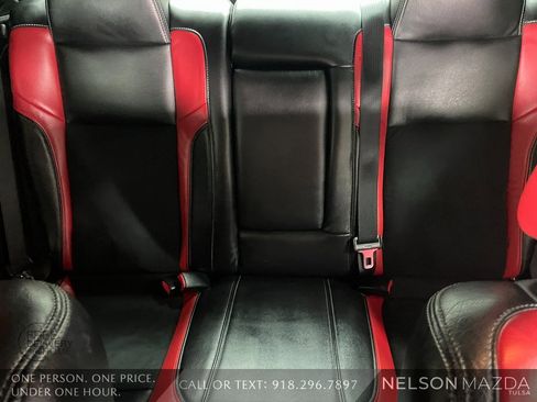 Used 2015 Dodge Challenger SXT image 28