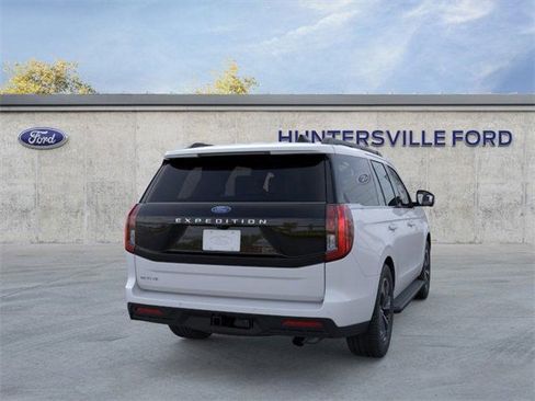 New 2026 Ford Expedition Active image 8