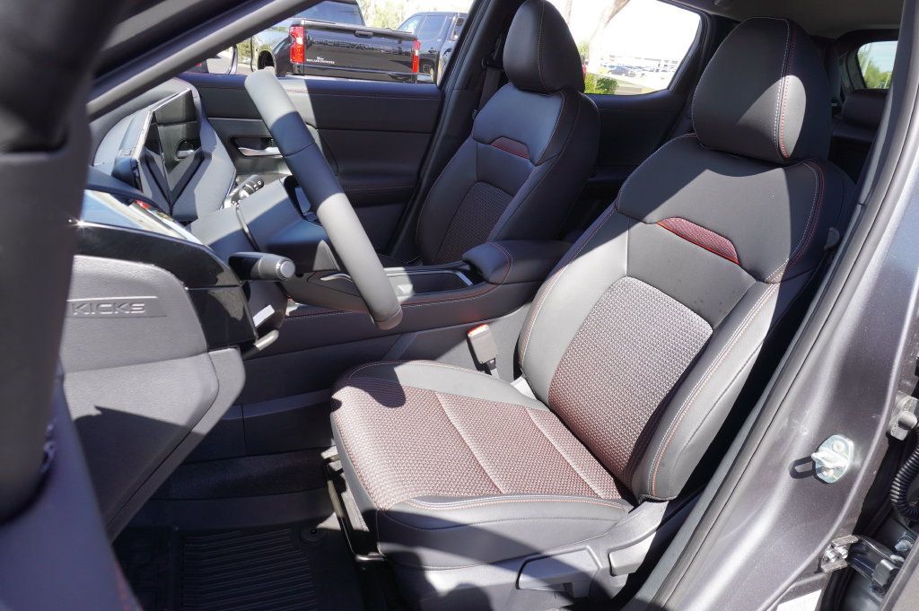 Certified 2025 Nissan Kicks SR FWD image 13