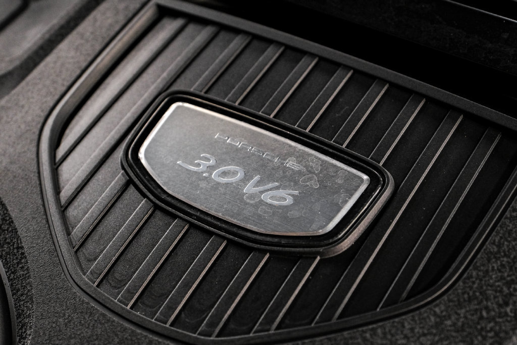 Used 2017 Porsche Panamera 4 AWD/4WD image 60