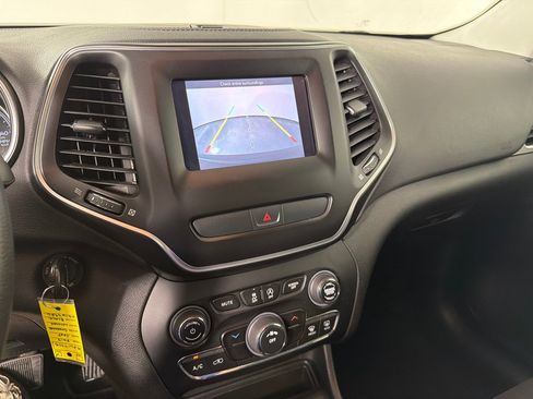 Used 2019 Jeep Cherokee Latitude w/ Popular Appearance Group FWD image 13