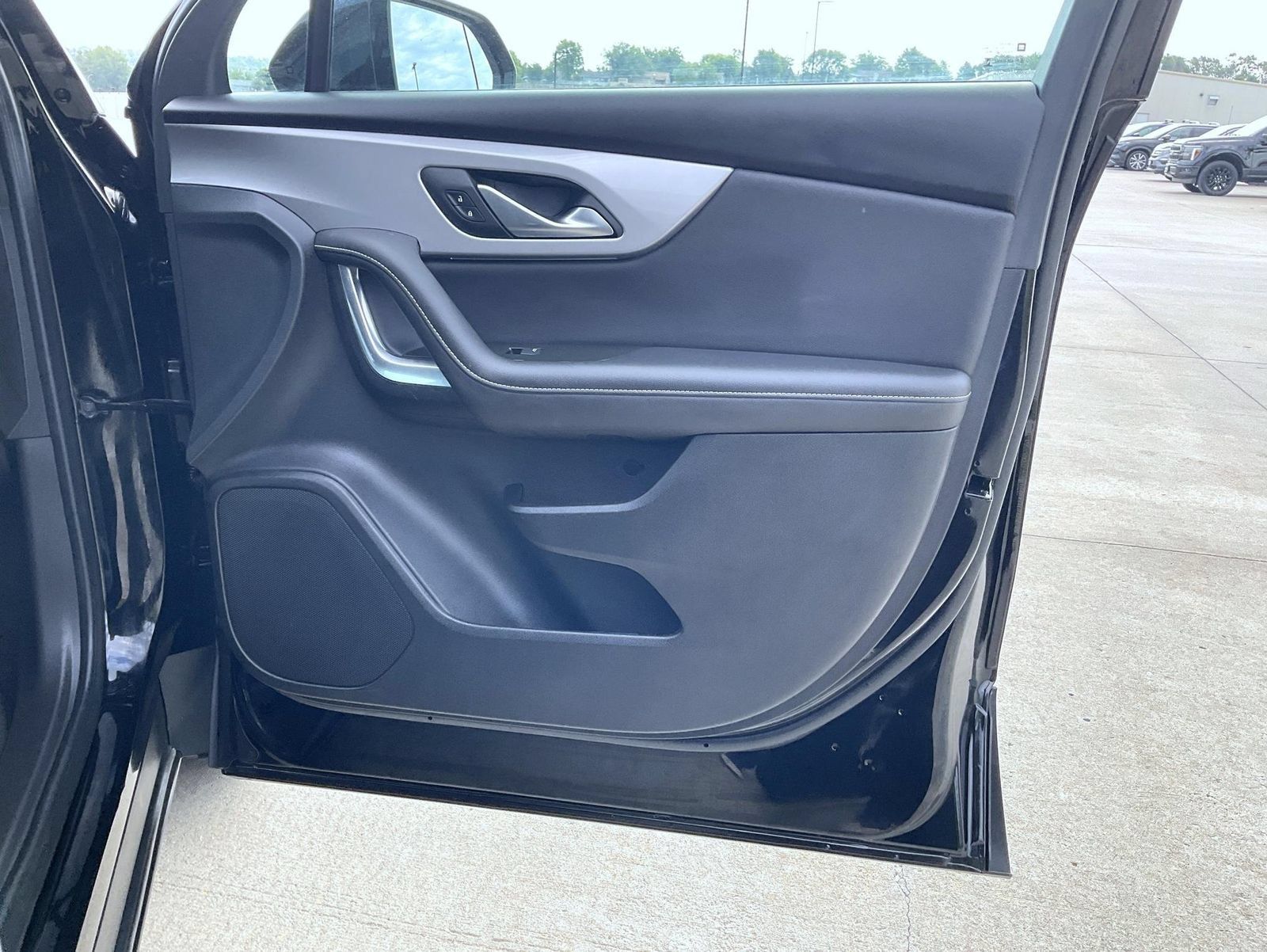 Used 2025 Chevrolet Blazer LT AWD/4WD image 17