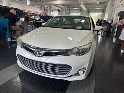 Used 2013 Toyota Avalon XLE Touring FWD image 2
