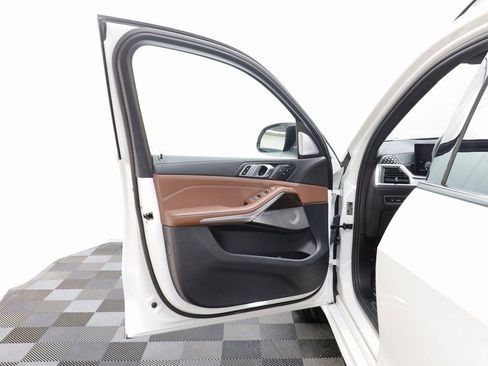 Used 2025 BMW X7 M60i image 5