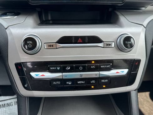 Used 2023 Ford Explorer XLT w/ Equipment Group 202A AWD/4WD image 19