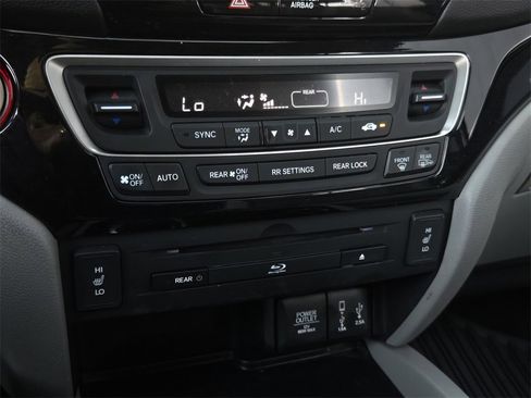 Used 2017 Honda Pilot Touring image 24