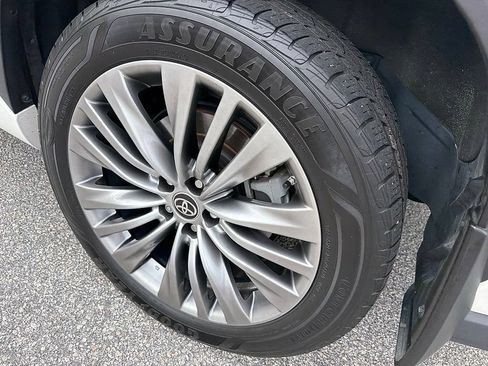 Used 2021 Toyota Highlander Platinum FWD image 7