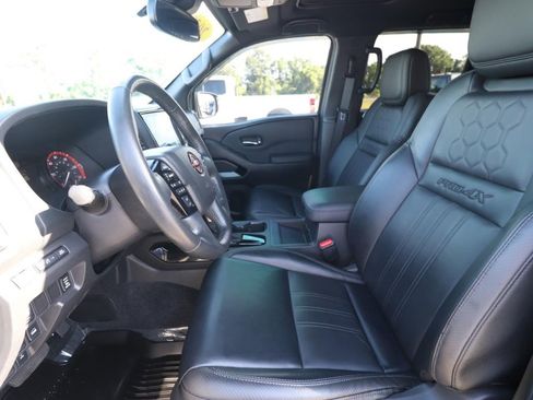 Used 2022 Nissan Frontier PRO-4X w/ Pro-4X Premium Package AWD/4WD image 2
