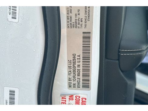 Used 2023 Jeep Grand Cherokee L Limited AWD/4WD image 31