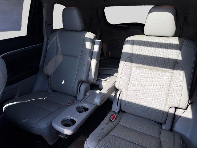 Used 2019 Toyota Highlander Limited Platinum AWD/4WD image 13