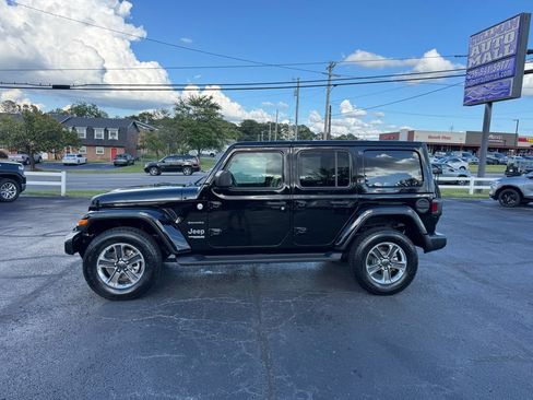 Used 2022 Jeep Wrangler Unlimited Sahara AWD/4WD image 2