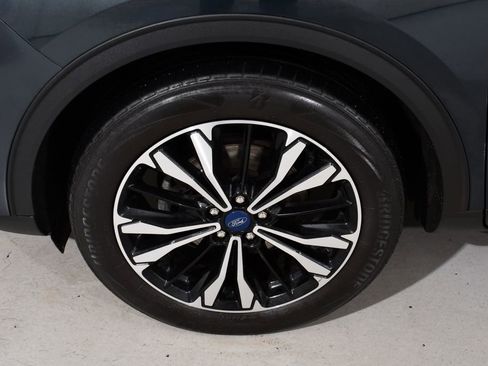 Used 2022 Ford Escape SE w/ SE Sport Appearance Package image 24