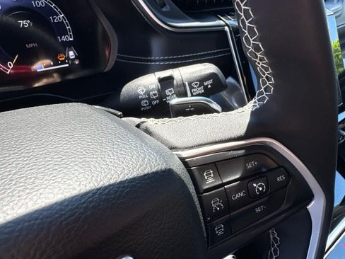 Used 2023 Jeep Grand Cherokee L Laredo AWD/4WD image 19