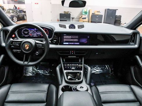 Certified 2025 Porsche Cayenne Coupe image 15
