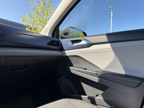 Used 2024 Volkswagen Taos SE FWD image 23