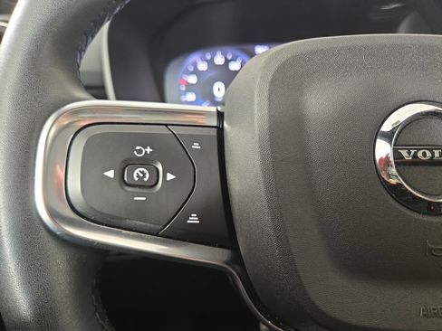 Used 2022 Volvo XC40 T5 R-Design w/ Advanced Package image 15