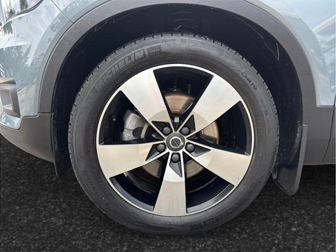 Used 2021 Volvo XC40 T5 Momentum w/ Premium Package AWD/4WD image 13
