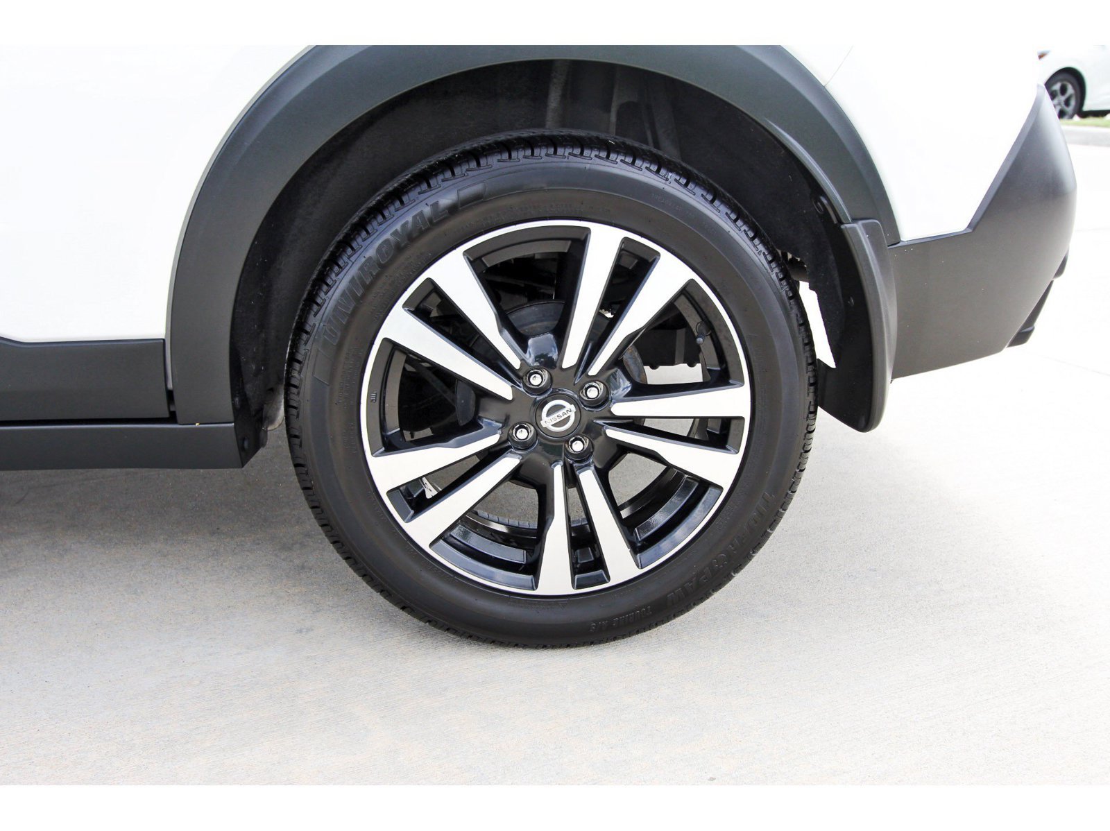 Used 2019 Nissan Kicks SV FWD image 31
