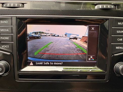 Used 2015 Volkswagen GTI SE FWD image 17