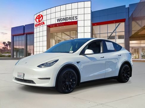 Used 2022 Tesla Model Y Long Range AWD/4WD image 2