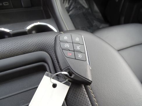 Used 2023 GMC Yukon XL SLT image 34