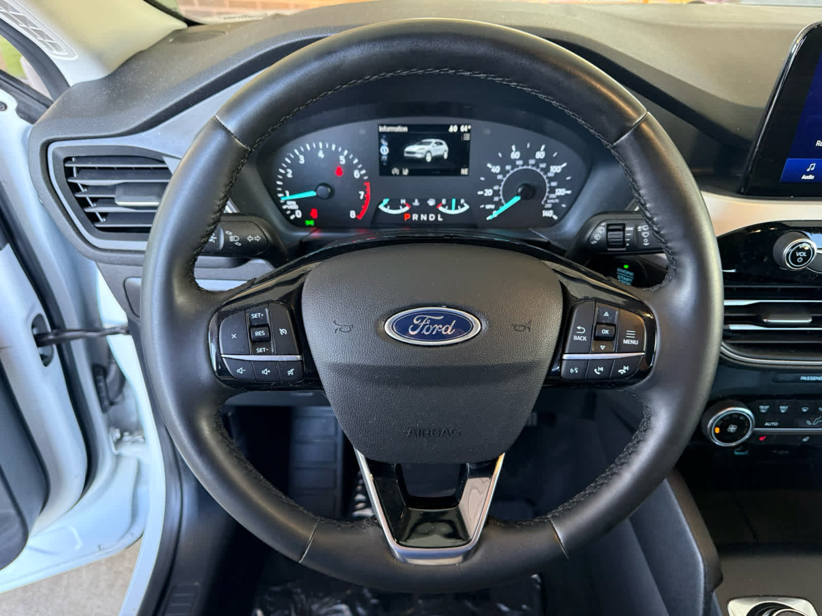 Used 2022 Ford Escape SE w/ Cold Weather Package FWD image 2