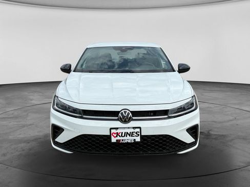 Used 2025 Volkswagen Jetta Sport FWD image 3