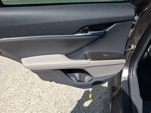 Used 2022 Toyota Camry XLE image 9