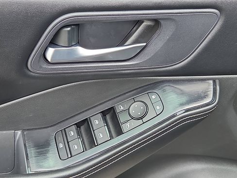 Used 2024 Nissan Rogue SV image 13