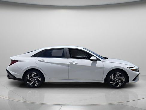 Certified 2024 Hyundai Elantra SEL w/ Convenience Package FWD image 4