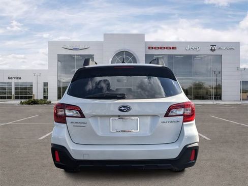 Used 2018 Subaru Outback 2.5i Premium image 4