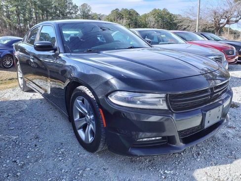 Used 2016 Dodge Charger SXT RWD image 1