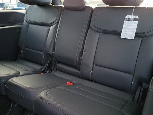 New 2025 Ford Expedition Active image 12