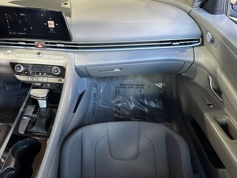 Used 2024 Hyundai Elantra Blue image 30