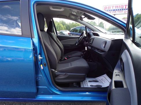 Used 2017 Toyota Yaris 4-Door Hatchback FWD image 17