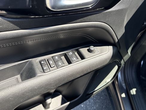 Used 2023 Jeep Compass Latitude w/ Sun and Sound Group AWD/4WD image 16
