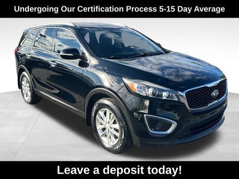 Used 2017 Kia Sorento FWD image 1