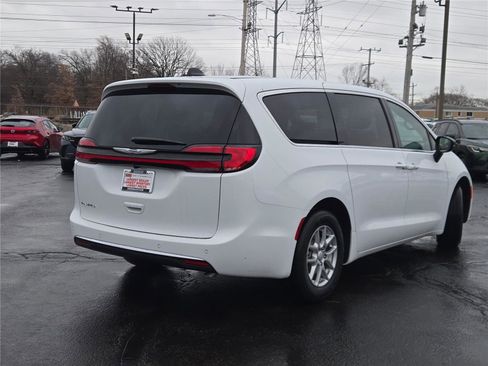 New 2026 Chrysler Pacifica Select image 12