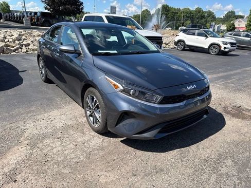 Used 2024 Kia Forte LXS FWD image 3