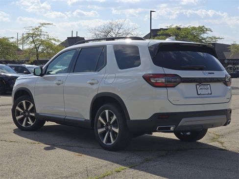 New 2025 Honda Pilot Touring image 17