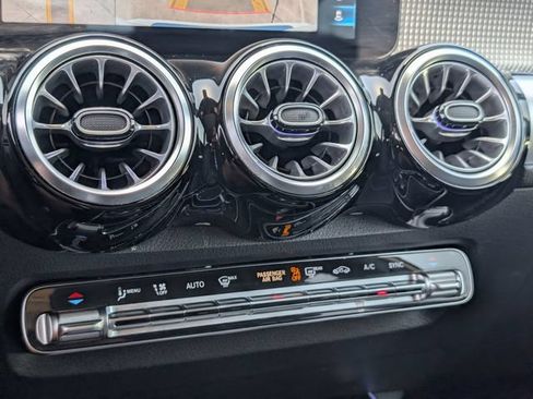 Used 2022 Mercedes-Benz GLB 250 image 16