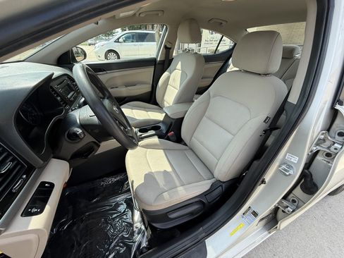 Used 2017 Hyundai Elantra SE FWD image 9