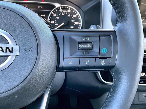 Used 2021 Nissan Rogue SL w/ Premium Package image 12