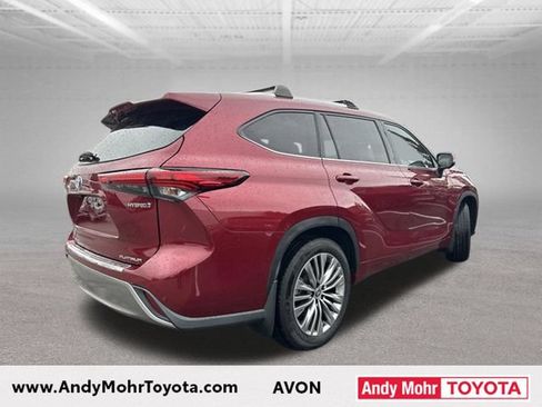 Used 2023 Toyota Highlander Platinum FWD image 8