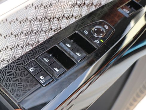 Used 2025 BMW i7 M70 w/ Executive Package AWD/4WD image 27