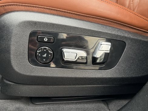 Used 2022 BMW X7 xDrive40i w/ M Sport Package image 27