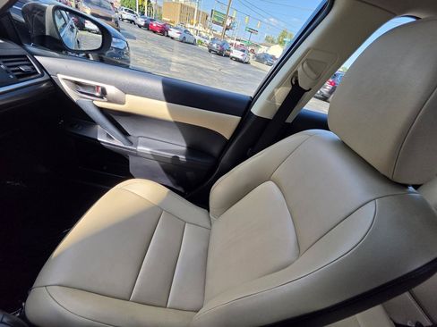 Used 2014 Lexus CT 200h FWD image 29